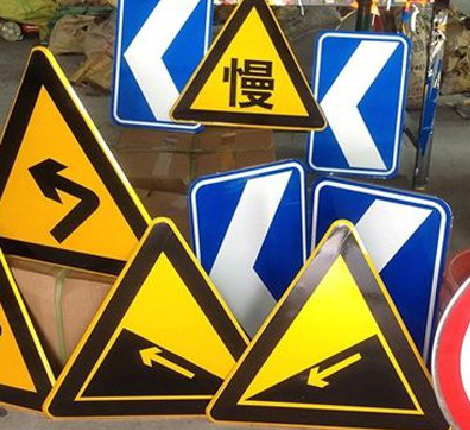 东山标识标牌中颜色的确定是很重要的。